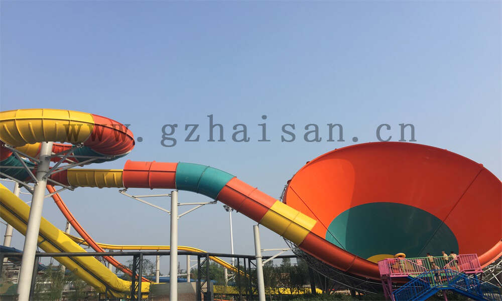 水上乐园规划中的主题元素如何与场地环境相融合？