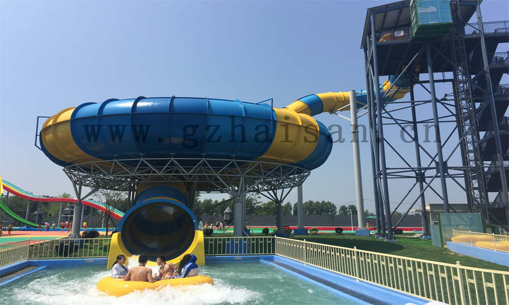 如何设计出安全实用的水上游乐园设备？