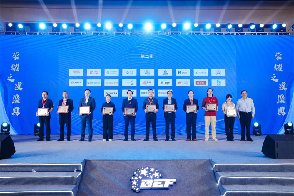 喜讯 | jinnianhui今年会游乐荣获“2023年度(行业)领军企业”奖 喜讯 | jinnianhui今年会游乐荣获“2023年度(行业)领军企业”奖